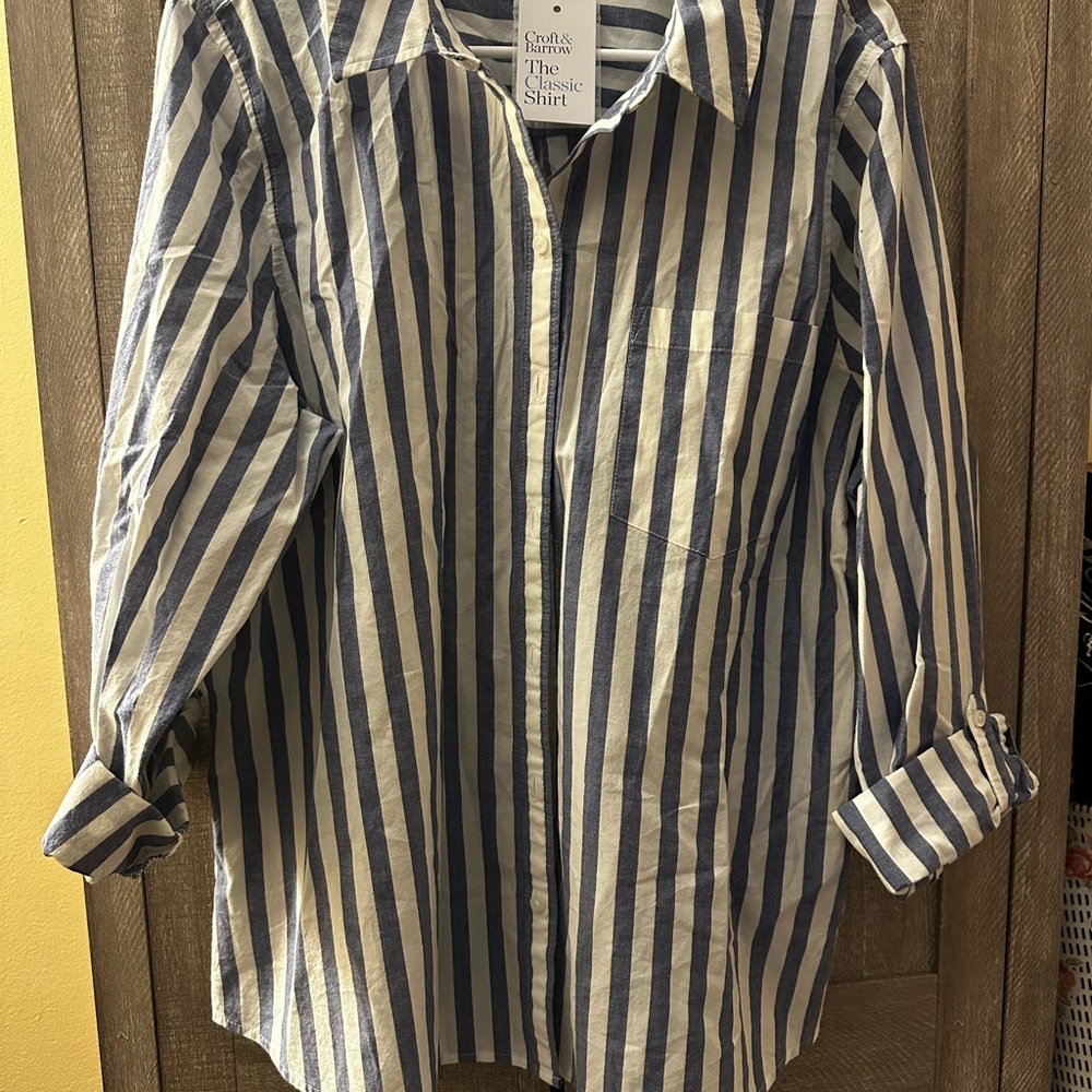 Croft & Barrow Blue and White Button Down Shirt